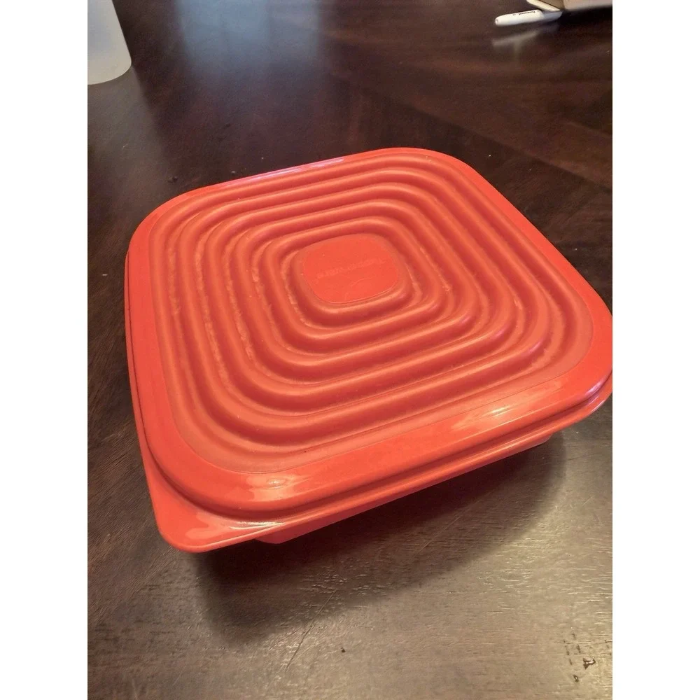 Tupperware Stuffables Square Storage Container 16191–2. 1.2 Liter